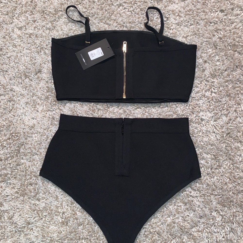 Women’s swim suit